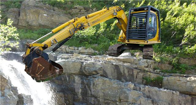 Excavator in Glacier.jpg