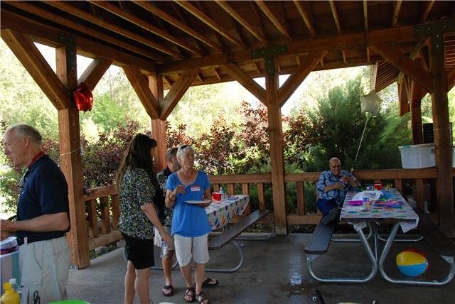 2010 Picnic a_101.jpg